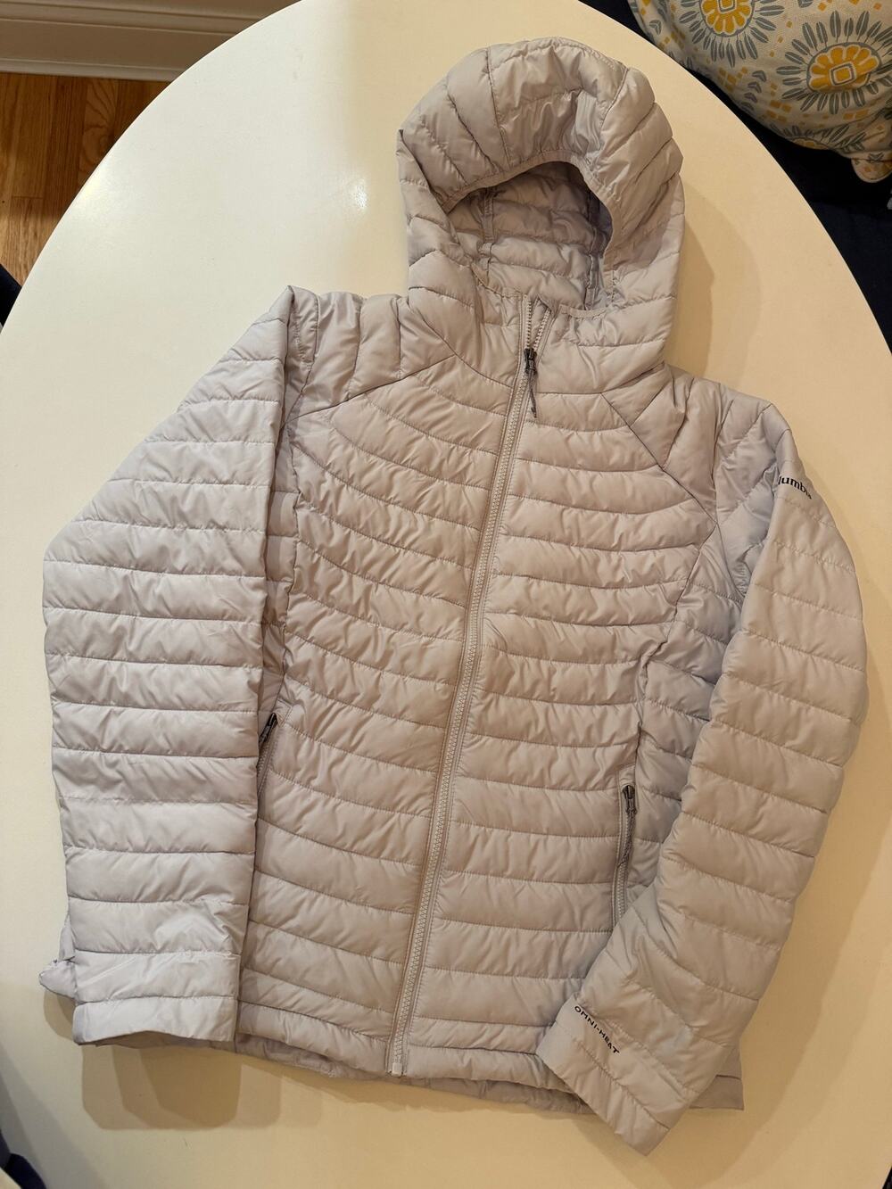 Columbia women’s light gray silver Omniheat puffer jacket medium